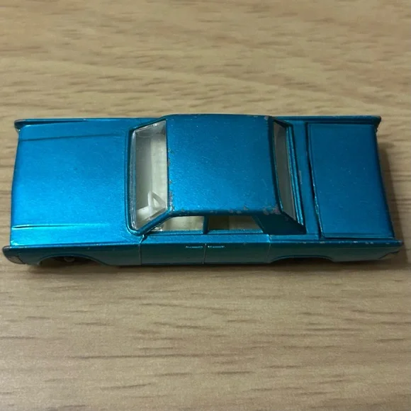 No 31 Lincoln Continental Matchbox Car - Picture 6 of 7